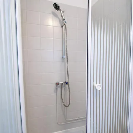 Renove 1er Etage, Proche Et Commerces, Sur - Fr-1-22-334 Апартаменты *