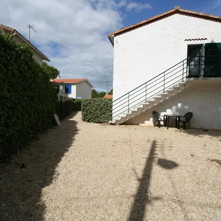 Apartment Renove 1er Etage, Proche Et Commerces, Sur - Fr-1-22-334 *