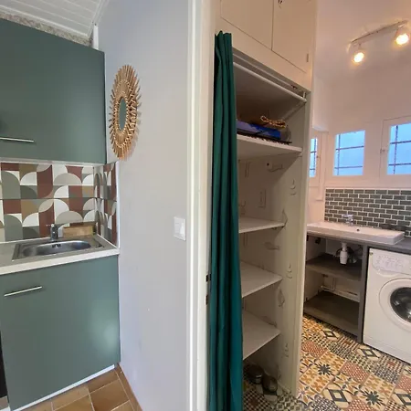 Renove 1er Etage, Proche Et Commerces, Sur - Fr-1-22-334 *