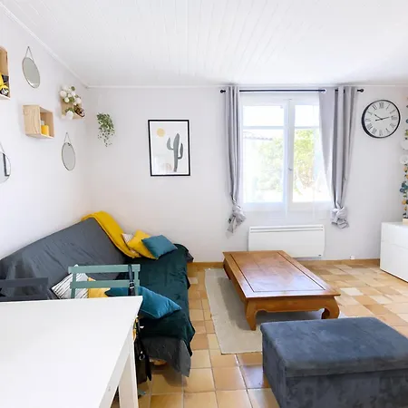 Apartment Renove 1er Etage, Proche Et Commerces, Sur - Fr-1-22-334 *