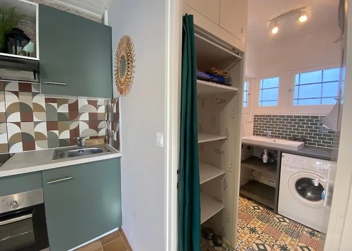 Renove 1er Etage, Proche Et Commerces, Sur - Fr-1-22-334 *