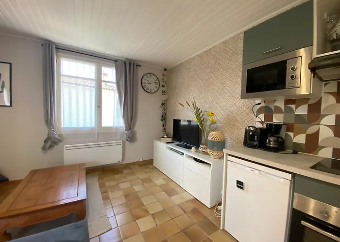 Renove 1er Etage, Proche Et Commerces, Sur - Fr-1-22-334 *